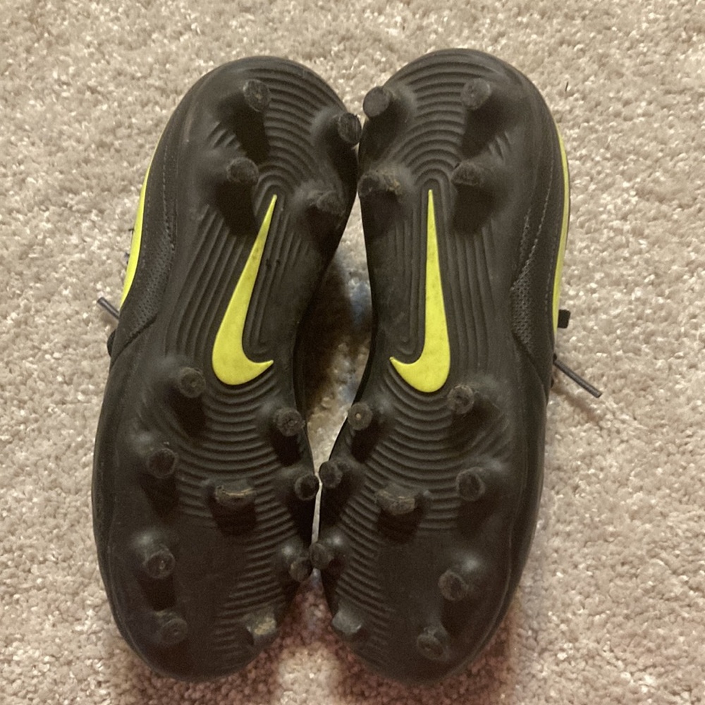 Nike Tiempo Cleats Black and Neon Green 12C - Picture 6 of 8